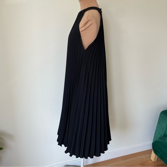 MaxMara Pleated Sleeveless High Neck Halter Polyester A-Line Dress EUC Size 4 - Picture 2 of 8